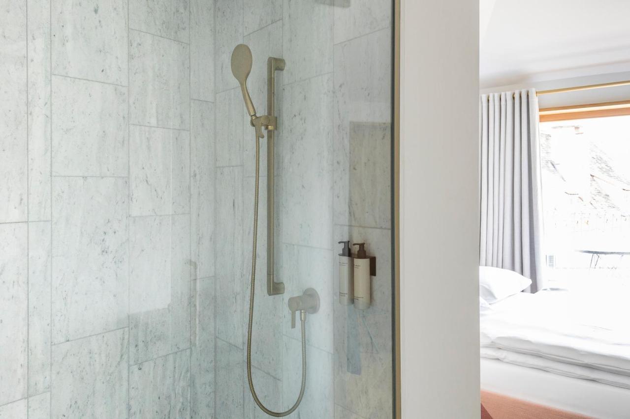 Kai 36 - Hotel Zwischen Fels Und Fluss Graz Extérieur photo A shower