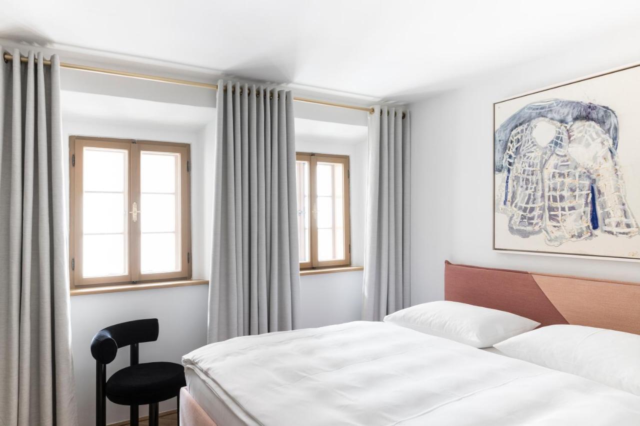 Kai 36 - Hotel Zwischen Fels Und Fluss Graz Extérieur photo A bedroom with curtains