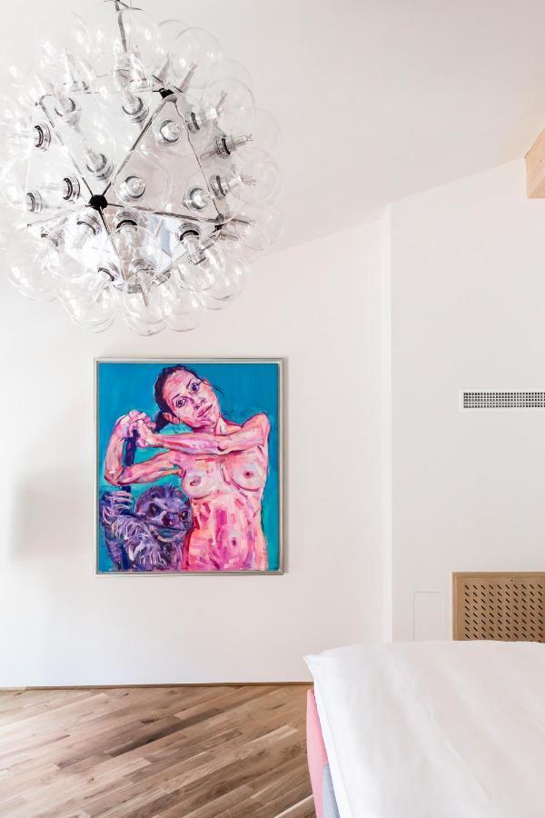 Kai 36 - Hotel Zwischen Fels Und Fluss Graz Extérieur photo Painting by Yana Borisova